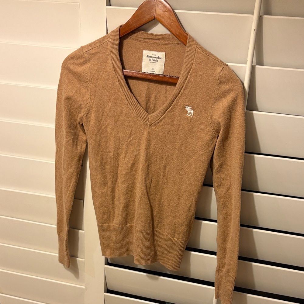 Abercrombie & Fitch Women's V-Neck Tan Sweater